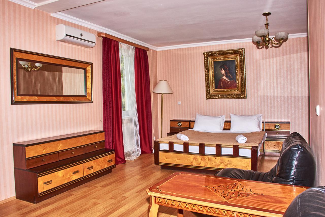 Hotel Georgia Ґорі Екстер'єр фото